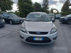 Grigio metallizzato Usata 2011 Ford Focus Tre volumi | 3900 € (Ottimo prezzo)