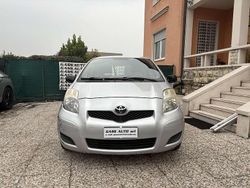 Argento Usata 2010 Toyota Yaris Tre volumi | 3800 € (Buon prezzo)