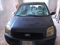 Usata 2003 Ford Fusion Zetec Monovolume | 1400 € (Buon prezzo)