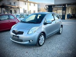 Grigio Usata 2008 Toyota Yaris Tre volumi | 4800 € (Buon prezzo)