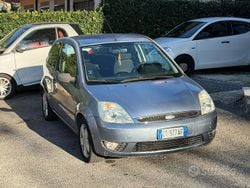 Grigio Usata 2005 Ford Fiesta Ambiente Tre volumi | 1350 € (Buon prezzo)