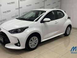 Bianco Usata 2022 Toyota Yaris Active Tre volumi | 13.900 € (Buon prezzo)