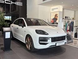 Bianco Nuova 2025 Porsche Cayenne Turbo SUV | 193.900 €