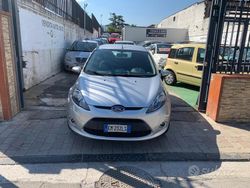 Grigio Usata 2012 Ford Fiesta Tre volumi | 3500 € (Buon prezzo)