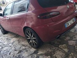 Rosso Usata 2008 Alfa Romeo 147 Due volumi | 2800 € (Buon prezzo)
