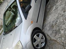 Grigio Usata 2004 Ford Fiesta Due volumi | 1300 € (Buon prezzo)