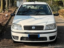 Bianco Usata 2005 Fiat Punto Active Tre volumi | 2400 € (Cara)