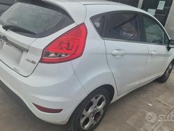 Bianco Usata 2009 Ford Fiesta Due volumi | 3700 €