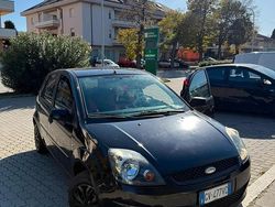 Nero Usata 2007 Ford Fiesta Due volumi | 1800 € (Buon prezzo)