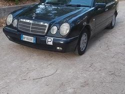 Usata 1997 Mercedes E200 Elegance Tre volumi | 2000 € (Buon prezzo)