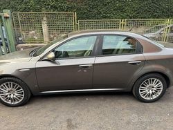 Grigio Usata 2009 Alfa Romeo 159 Tre volumi | 3000 € (Ottimo prezzo)