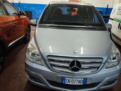 Argento Usata 2011 Mercedes 180 Tre volumi | 4550 €