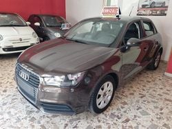 Marrone Usata 2013 Audi A1 Ambition Tre volumi | 9990 € (Buon prezzo)