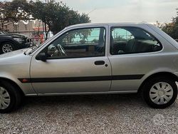 Grigio Usata 2002 Ford Fiesta Due volumi | 1500 €