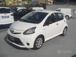 Bianco Usata 2012 Toyota Aygo Connect Style Due volumi | 4999 € (Buon prezzo)