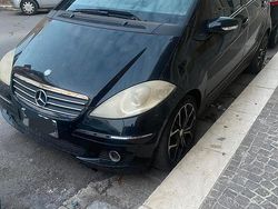 Nero Usata 2008 Mercedes 190 Tre volumi | 1400 €