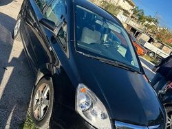 Nero Usata 2008 Opel Zafira Monovolume | 2800 €