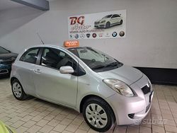 Grigio Usata 2008 Toyota Yaris Tre volumi | 3300 € (Buon prezzo)