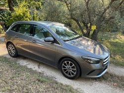 Grigio Usata 2019 Mercedes 180 Business Tre volumi | 19.500 €