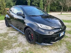 Nero Nuova 2024 Toyota Yaris Tre volumi | 52.000 € (Ottimo prezzo)
