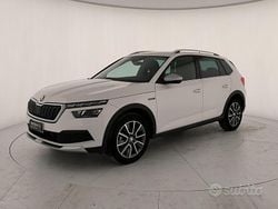 Bianco magnolia Usata 2023 Skoda Kamiq ScoutLine SUV | 17.900 € (Buon prezzo)