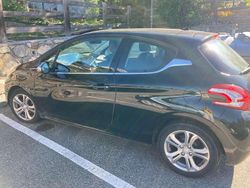 Nero Usata 2013 Peugeot 208 Allure Due volumi | 6000 € (Buon prezzo)