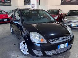 Nero Usata 2008 Ford Fiesta Ghia Tre volumi | 2800 € (Buon prezzo)