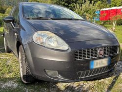 Grigio Usata 2010 Fiat Grande Punto Due volumi | 2500 € (Buon prezzo)