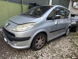 Grigio Usata 2005 Peugeot 1007 Monovolume | 1200 € (Ottimo prezzo)