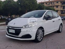 Bianco Usata 2016 Peugeot 208 Due volumi | 6000 € (Buon prezzo)