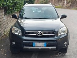 Grigio Usata 2006 Toyota RAV4 Sol Tre volumi | 5800 € (Buon prezzo)
