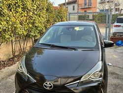 Nero Usata 2018 Toyota Yaris Business Edition Tre volumi | 9500 € (Buon prezzo)