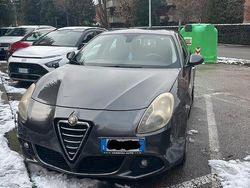 Usata 2010 Alfa Romeo Giulietta Tre volumi | 3100 € (Ottimo prezzo)