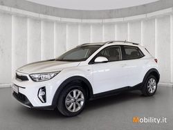 Clear white Usata 2022 Kia Stonic Urban SUV | 15.900 € (Buon prezzo)