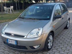Bronzo Usata 2004 Ford Fiesta Ghia Tre volumi | 1500 € (Super prezzo)