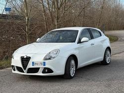 Bianco Usata 2012 Alfa Romeo Giulietta Distinctive Tre volumi | 7000 € (Molto cara)