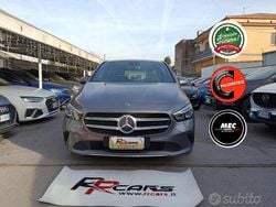 Grigio Usata 2020 Mercedes B200 Executive Monovolume | 21.500 €