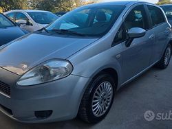Grigio Usata 2006 Fiat Grande Punto Due volumi | 2700 € (Buon prezzo)