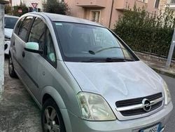 Usata 2005 Opel Meriva Monovolume | 1400 € (Buon prezzo)