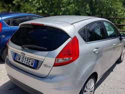 Grigio Usata 2009 Ford Fiesta Titanium Due volumi | 4500 € (Buon prezzo)