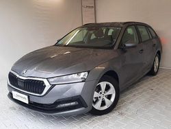 Grigio scuro Usata 2022 Skoda Octavia Executive Station wagon | 18.785 € (Buon prezzo)