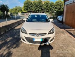Bianco Usata 2014 Opel Astra Cosmo Station wagon | 2400 € (Buon prezzo)