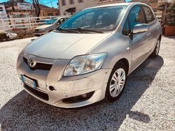 Argento Usata 2009 Toyota Auris Sol Tre volumi | 4500 € (Buon prezzo)