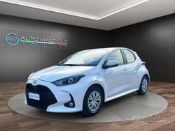 Bianco Usata 2023 Toyota Yaris Active Due volumi | 15.000 € (Buon prezzo)
