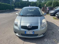 Grigio Usata 2006 Toyota Yaris Tre volumi | 4800 € (Buon prezzo)