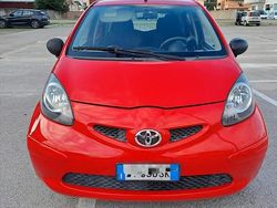Rosso Usata 2010 Toyota Aygo Due volumi | 3600 € (Buon prezzo)