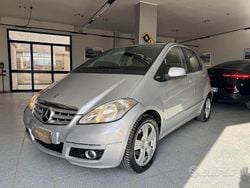 Grigio Usata 2010 Mercedes A180 Avantgarde Due volumi | 4890 € (Buon prezzo)