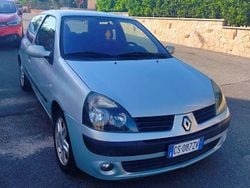 Argento Usata 2004 Renault Clio II Privilege Tre volumi | 1300 € (Buon prezzo)