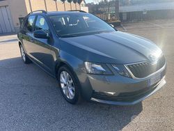 Grigio Usata 2019 Skoda Octavia Executive Station wagon | 12.000 € (Buon prezzo)