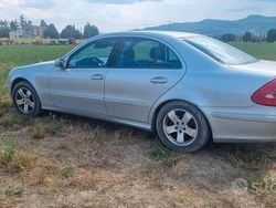 Grigio Usata 2002 Mercedes E270 Tre volumi | 2500 € (Buon prezzo)